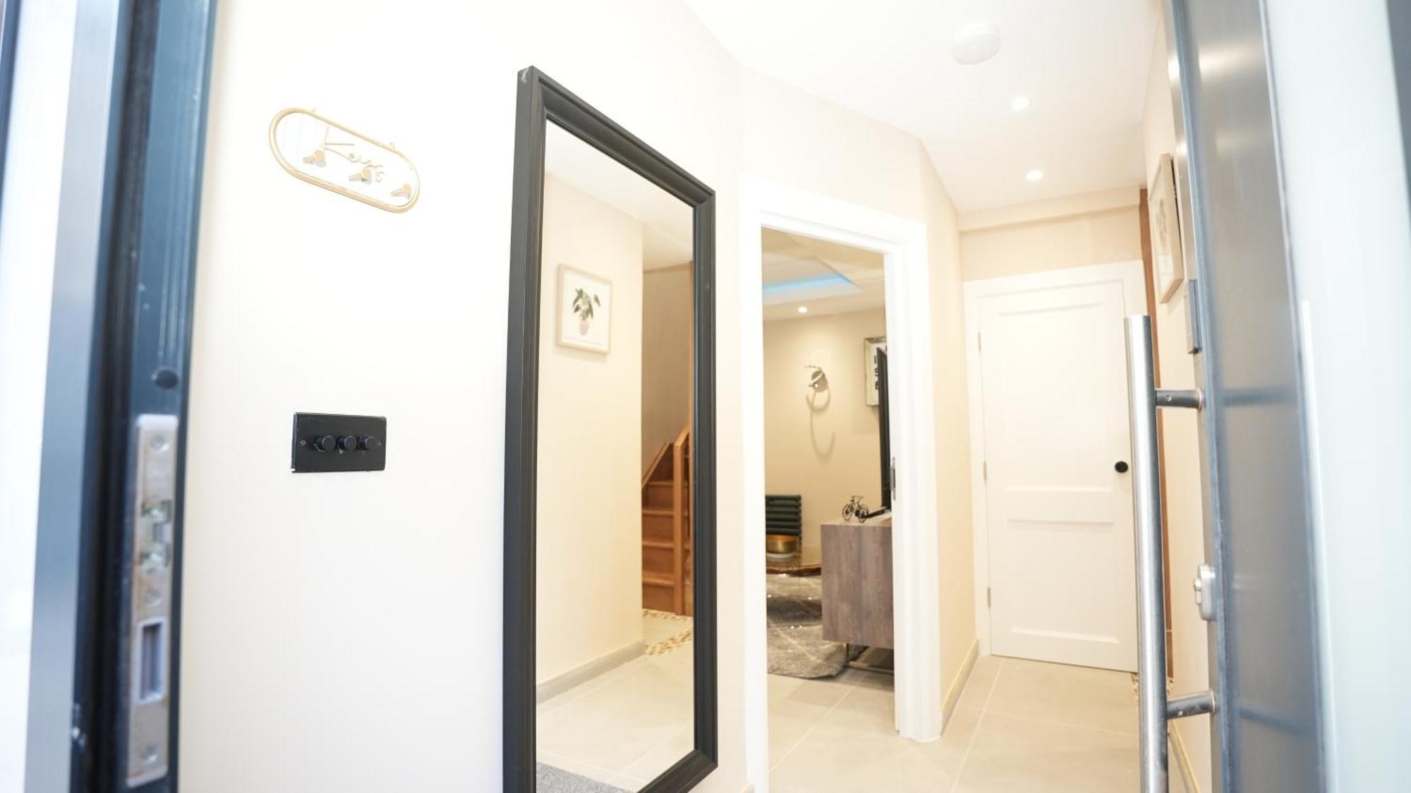 Charming House - Sleeps 5 & Outdoor Space Holiday home *