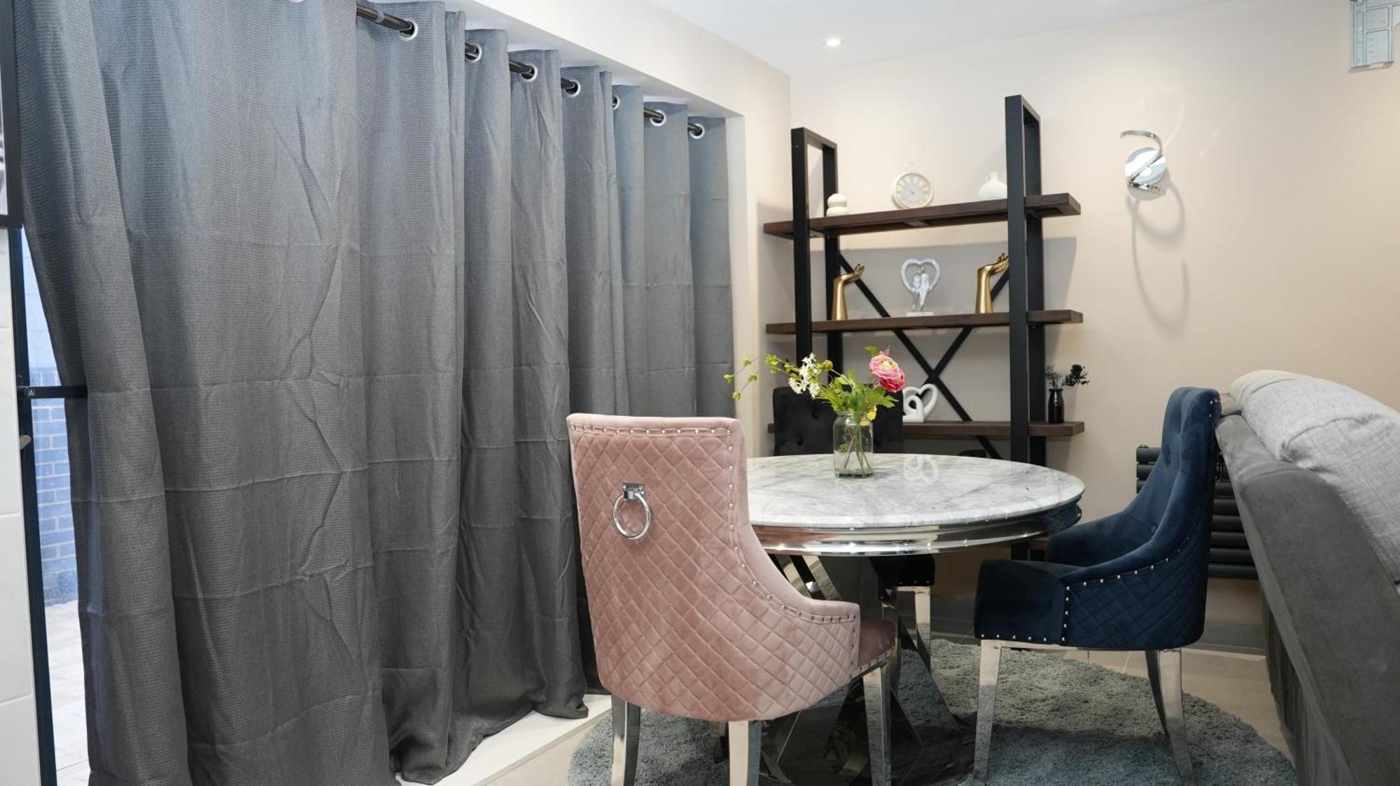 Charming House - Sleeps 5 & Outdoor Space London