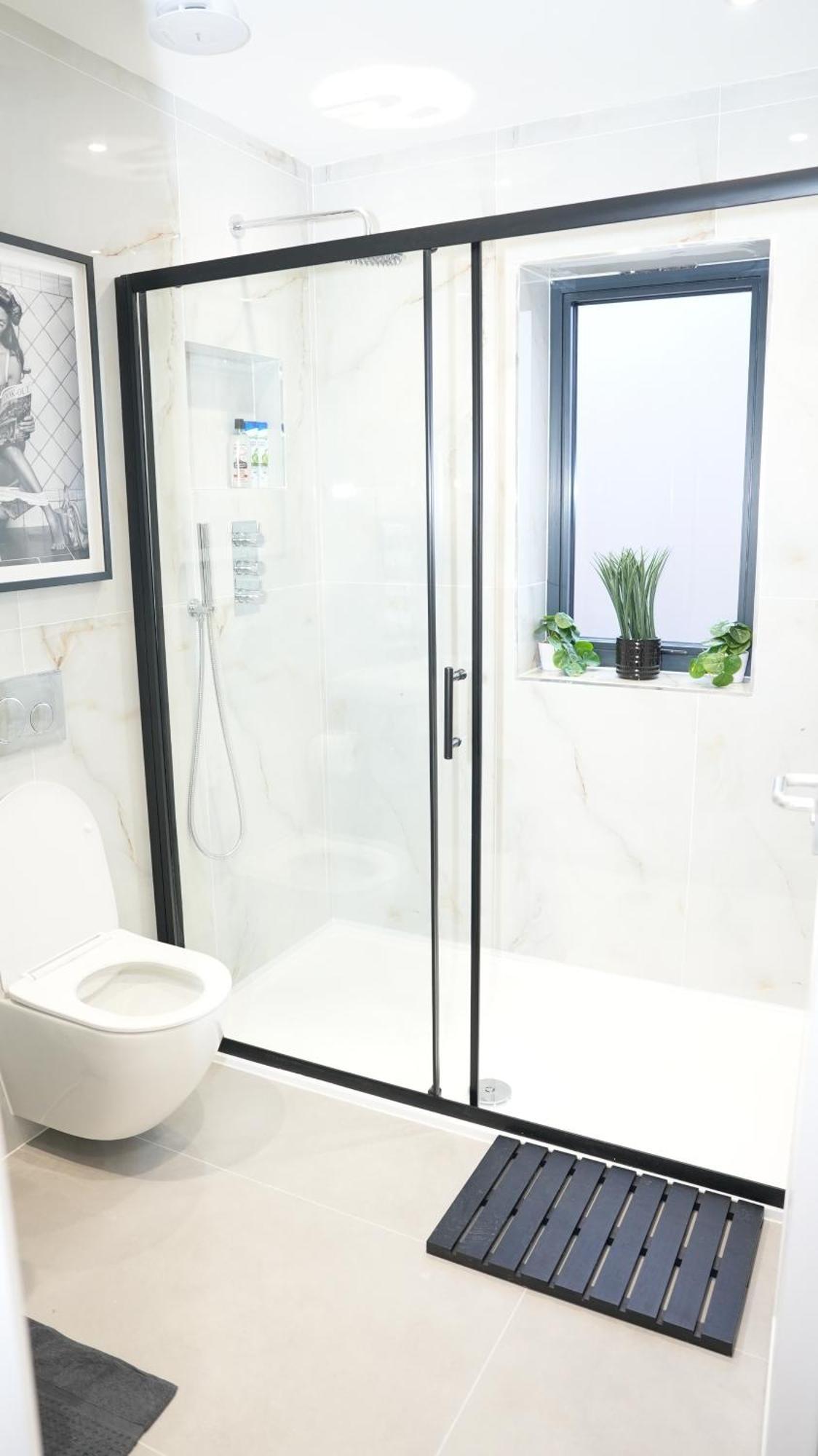 Charming House - Sleeps 5 & Outdoor Space London