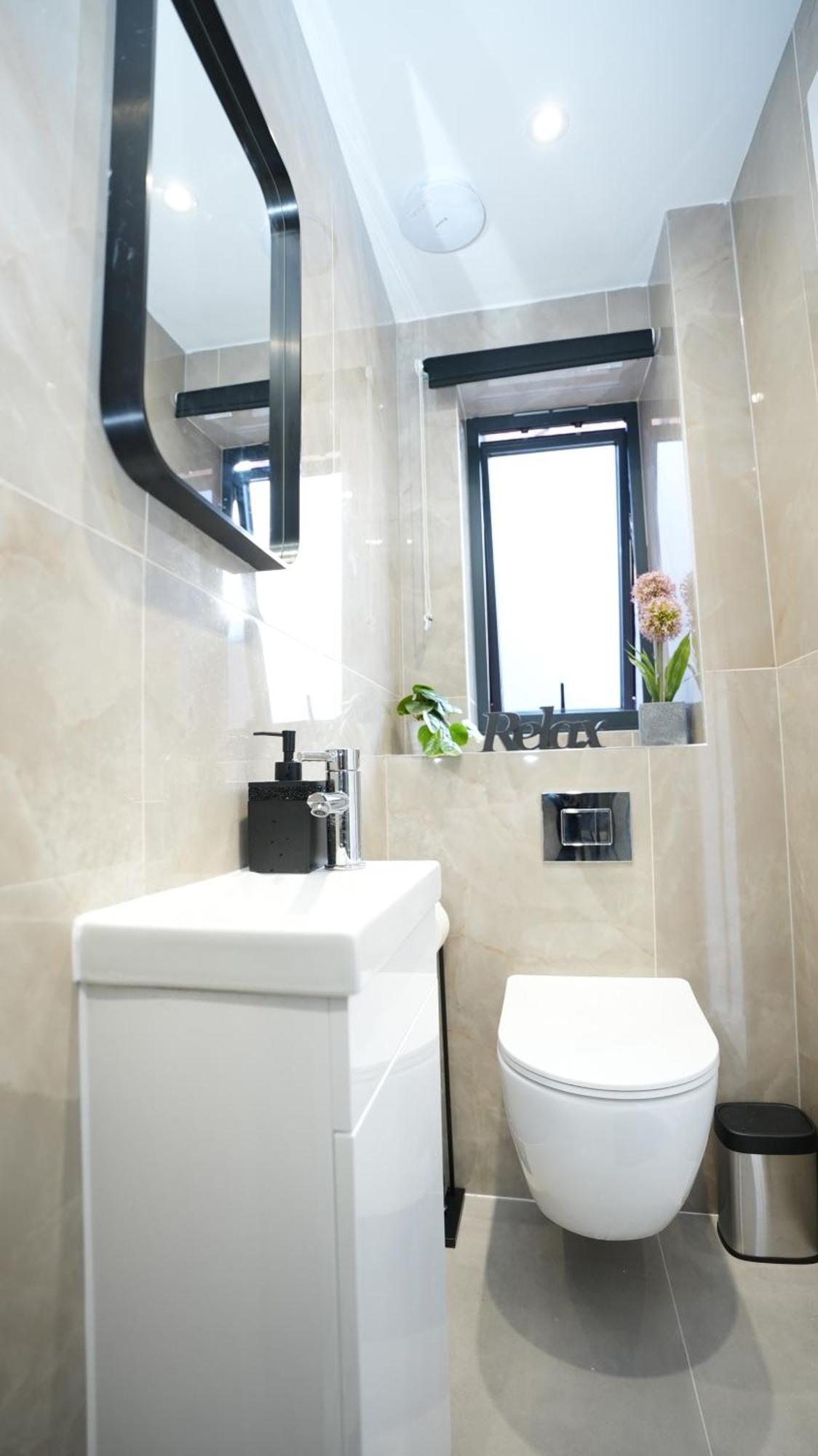 Charming House - Sleeps 5 & Outdoor Space Сasa de vacaciones Londres
