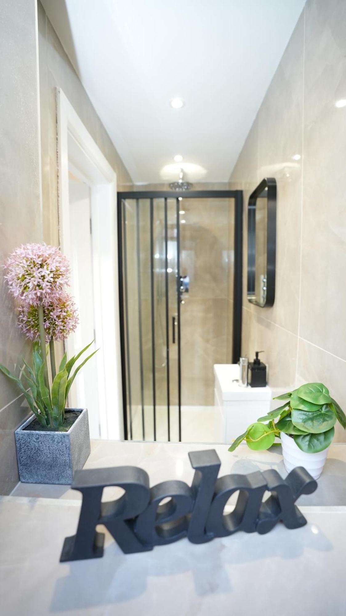 Сasa de vacaciones Charming House - Sleeps 5 & Outdoor Space