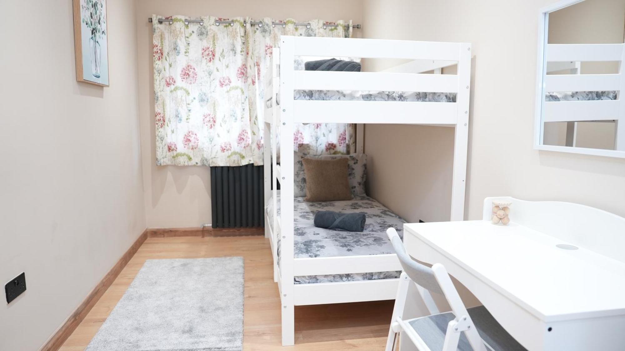 Сasa de vacaciones Charming House - Sleeps 5 & Outdoor Space Londres